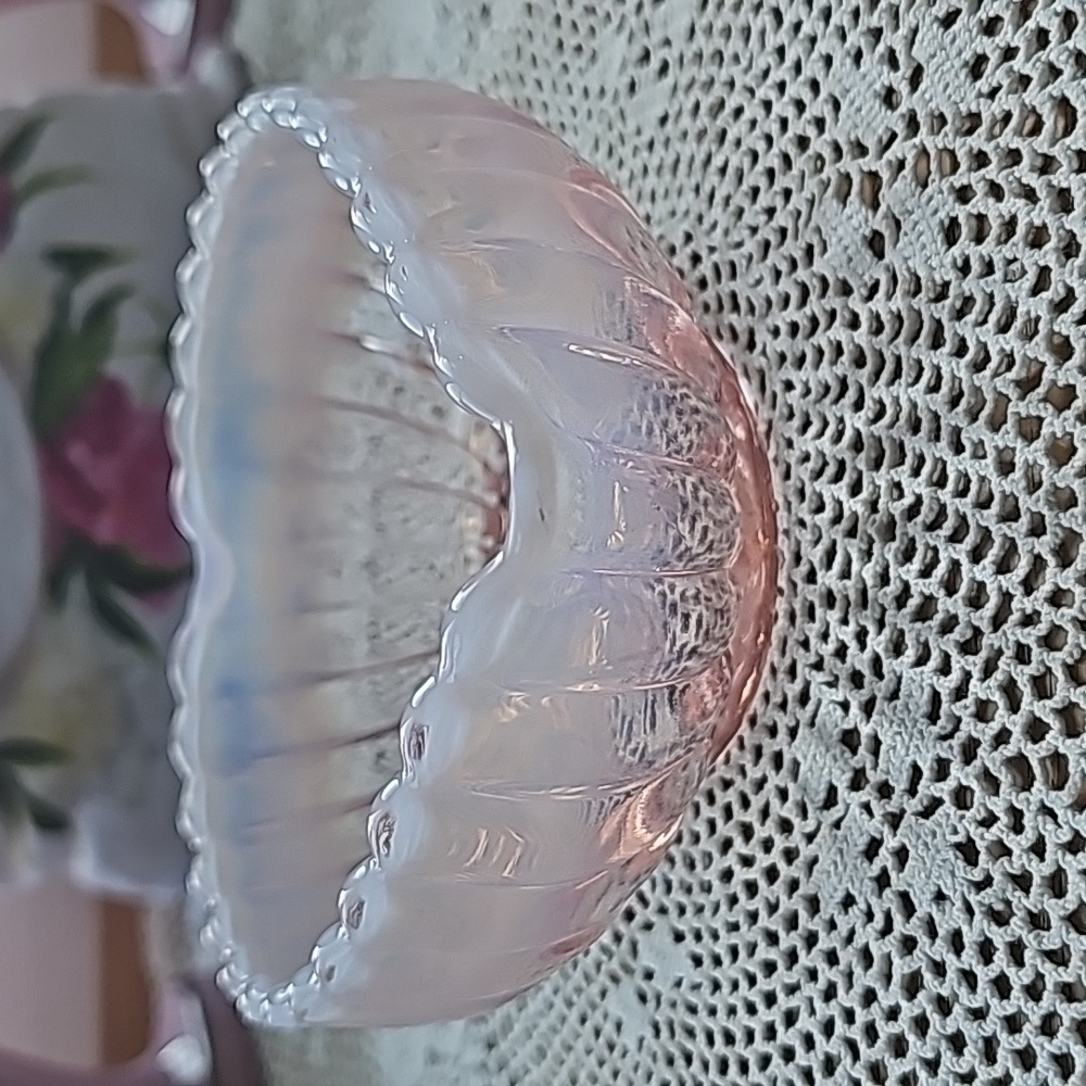 Vintage Fenton Pink Opalescent Ribbed Glass Heart Shaped Dish - Picture 2 of 10